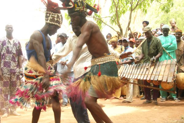 danseurs-de-balafonABC13CC9-0D84-49CB-7D67-D7B0A4B4BEE9.jpg