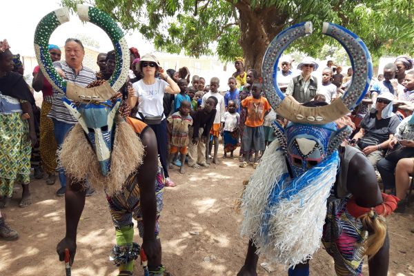 danse-du-masque-sigui-19B4C3BF9-7ACB-E0B4-15B4-4EB4DAA9CBE3.jpg